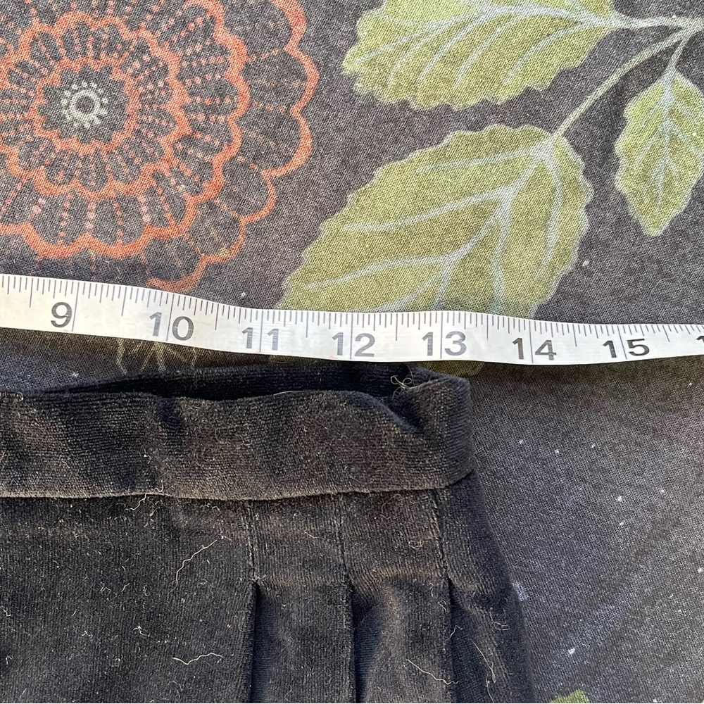 Vintage velvet skirt with front pleats and pockets - Picture 3 of 6